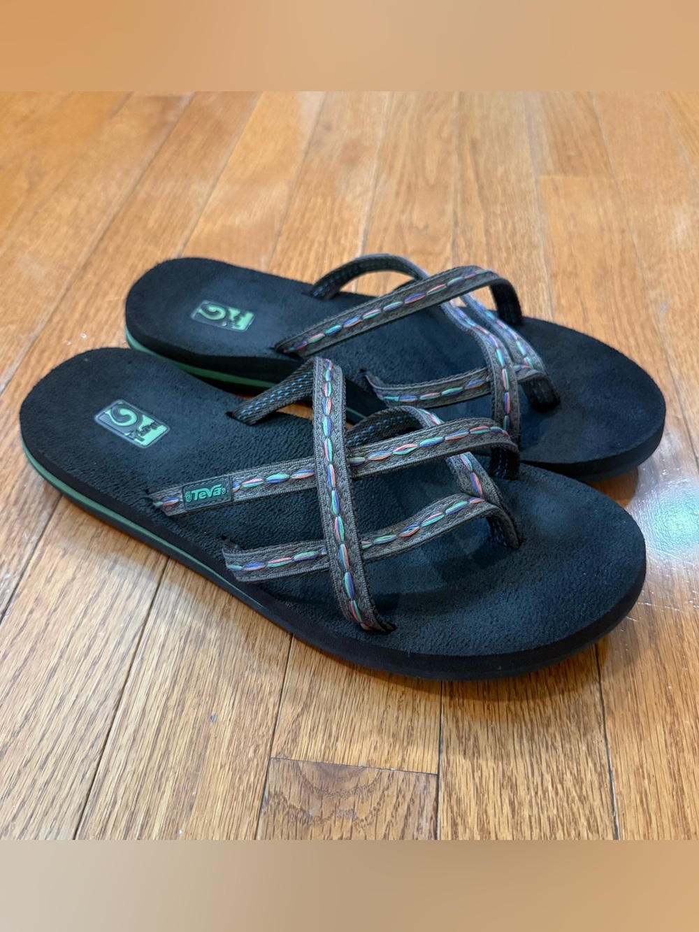 Teva Women’s 9 Olowahu Sandals Flip flops Strappy Criss Cross Mush Water Shoes